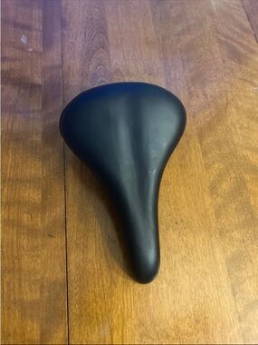 Comfortable Black Bicycle Saddle - Ergonomic Seat